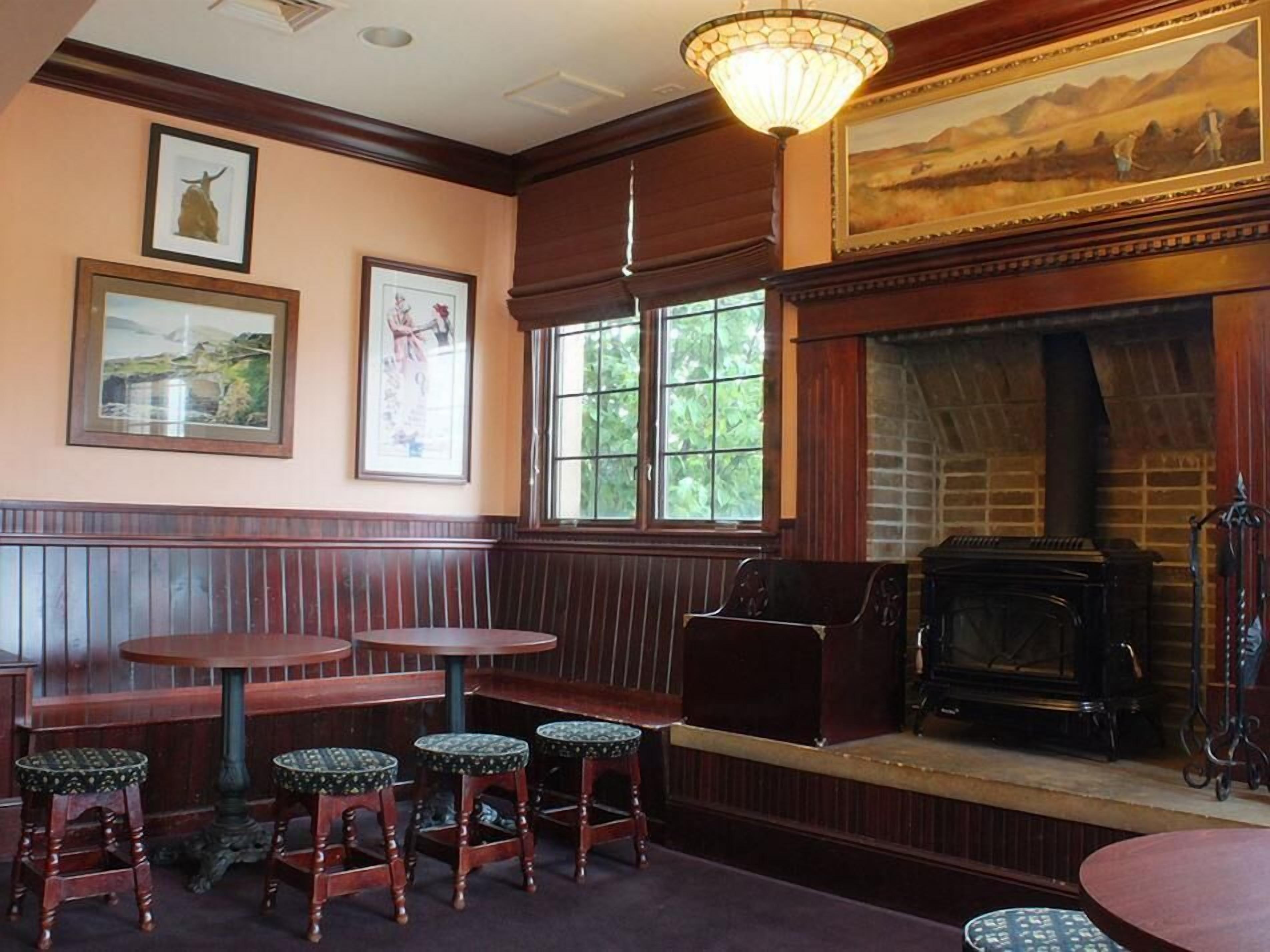 breakfast, lunch and dinner served