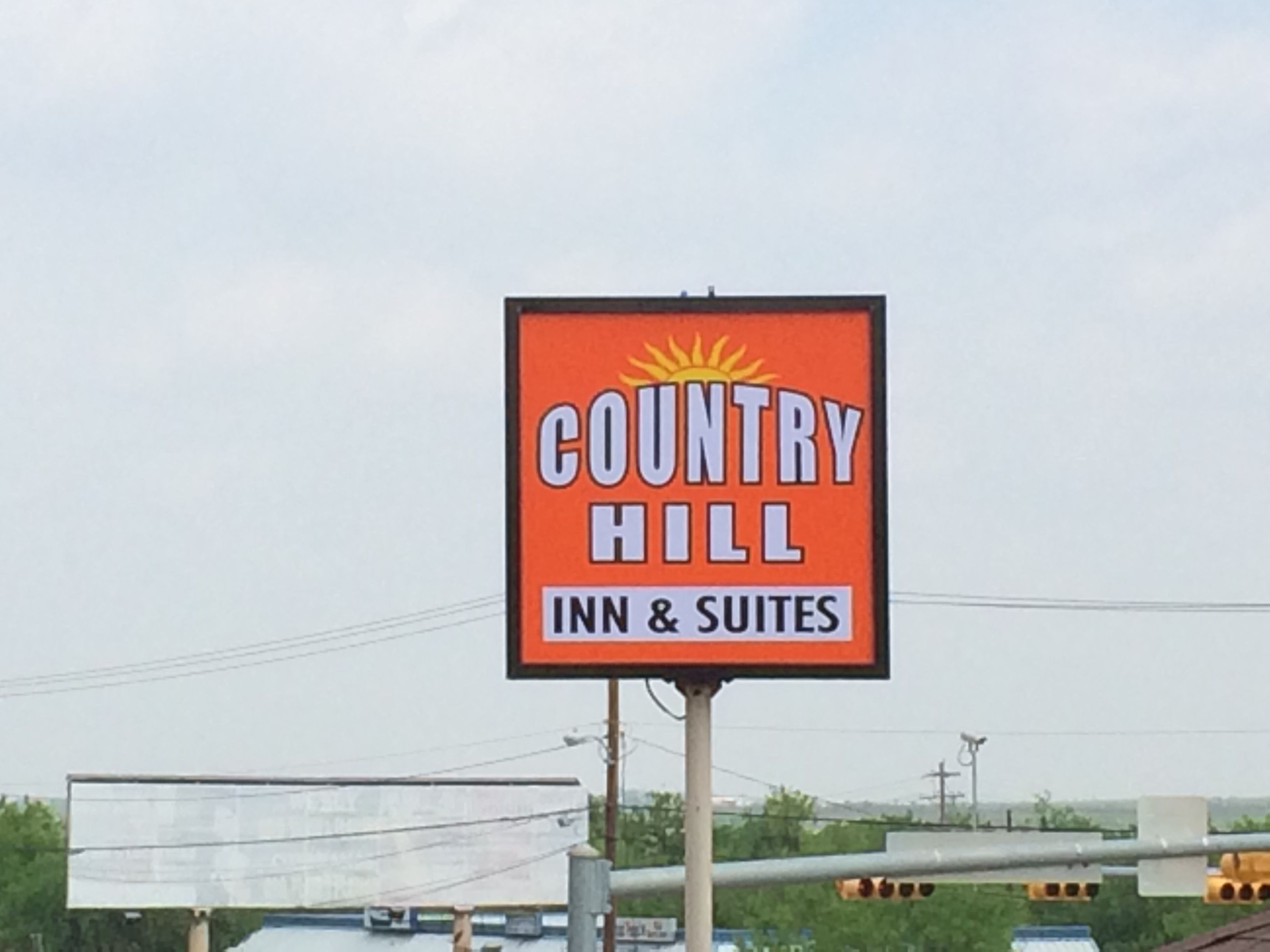 Señal para Country Hill Inn & Suites.
