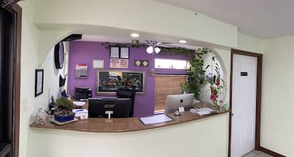 Country Hill Inn and Suites