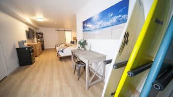1 bedroom, premium bedding, down comforters, desk