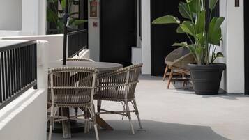 ํ
๋ผ์ค/ํํฐ์ค