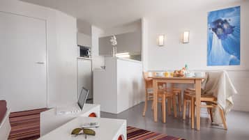 Apartment 4 people - 1 bedroom | Living room | TV