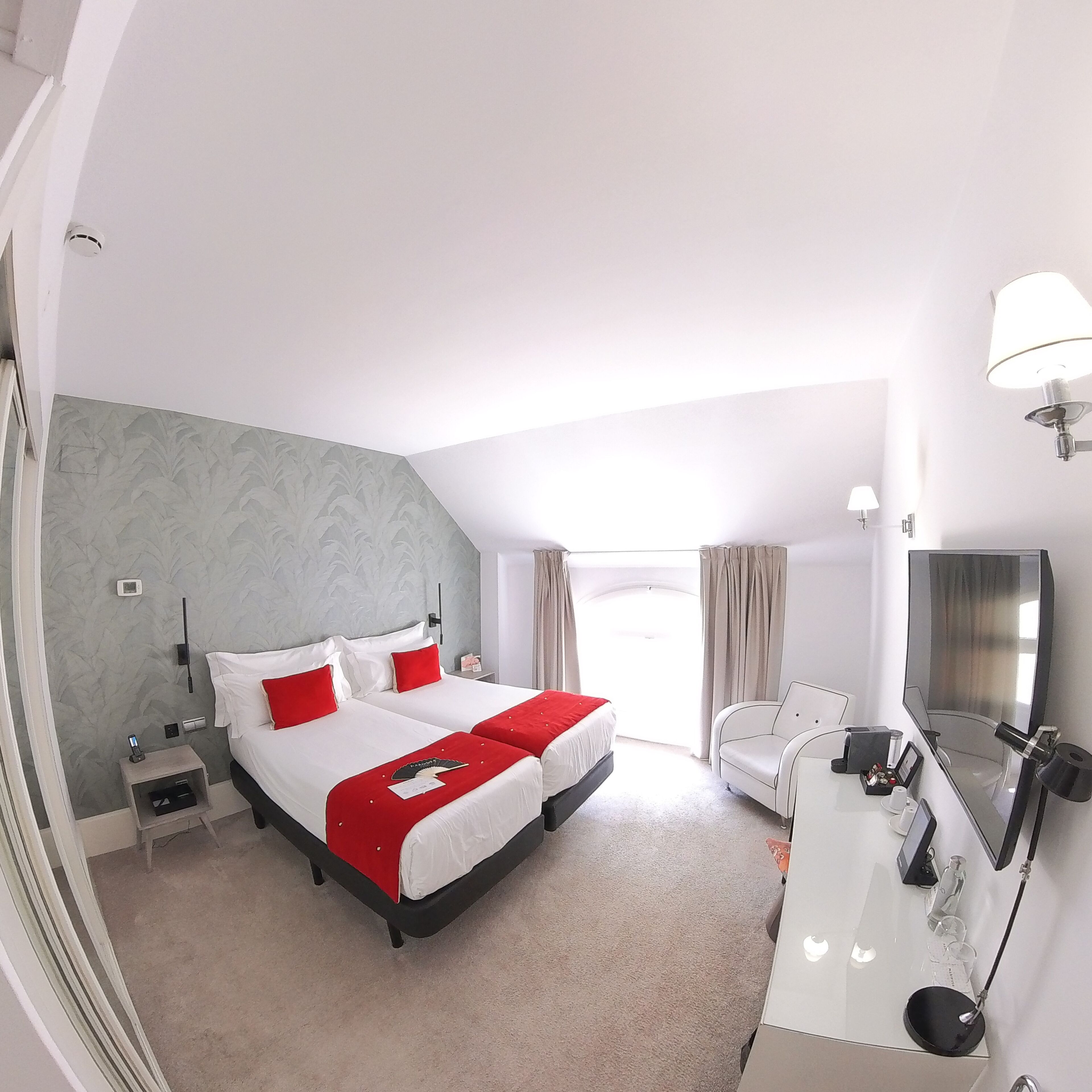 standard double room | minibar, in-room safe, desk, soundproofing
