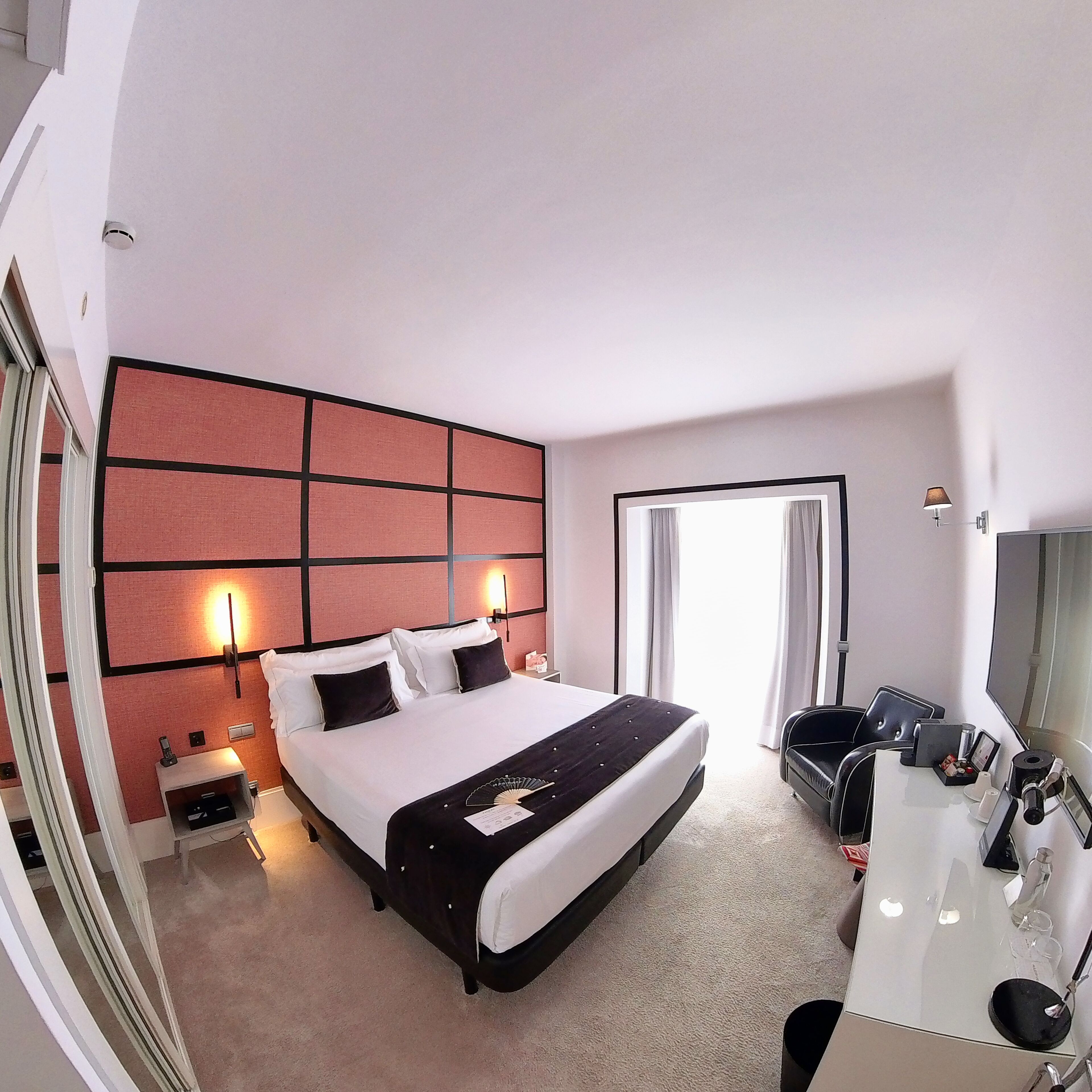 standard double room | minibar, in-room safe, desk, soundproofing