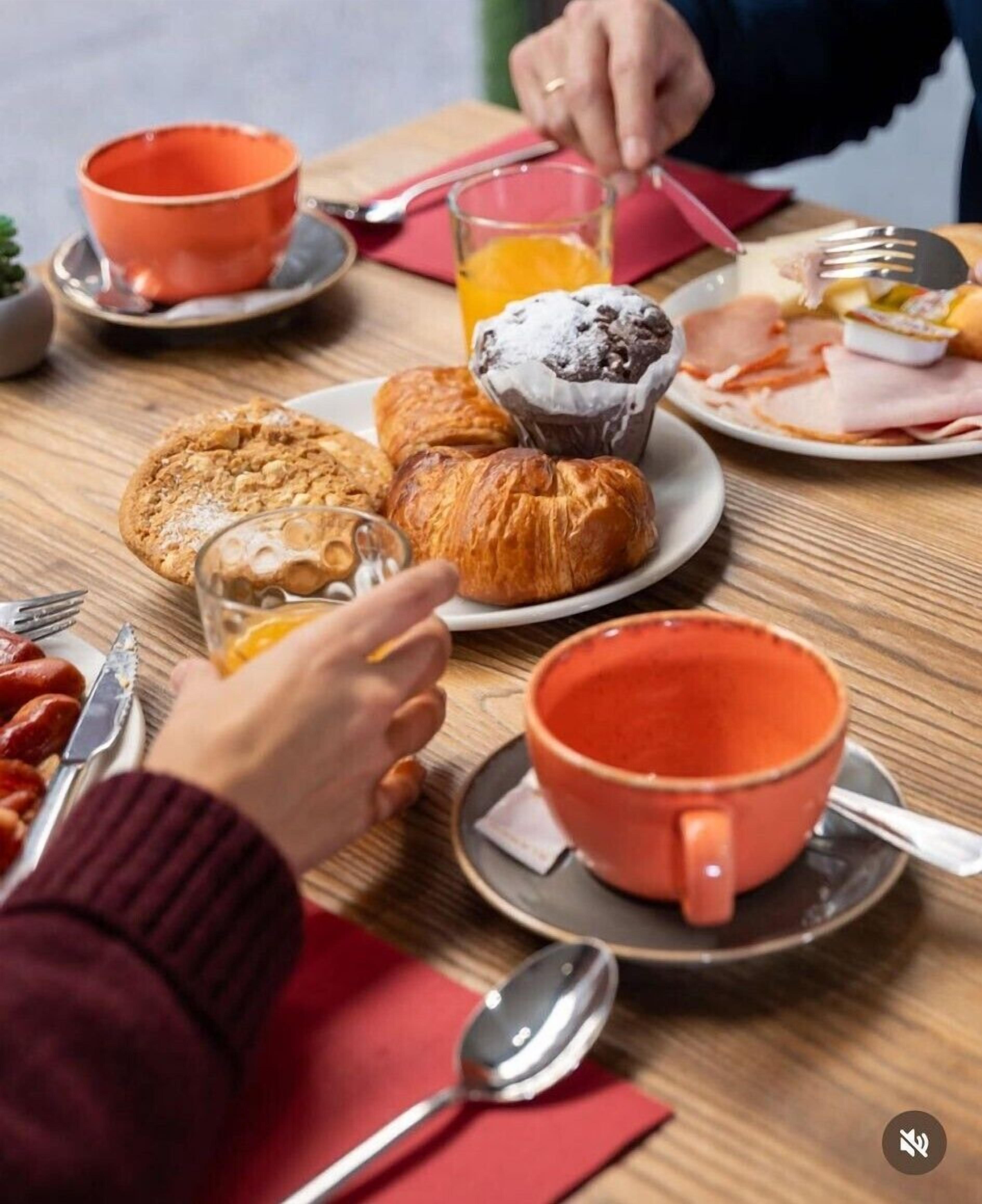 daily continental breakfast (eur 15 per person)