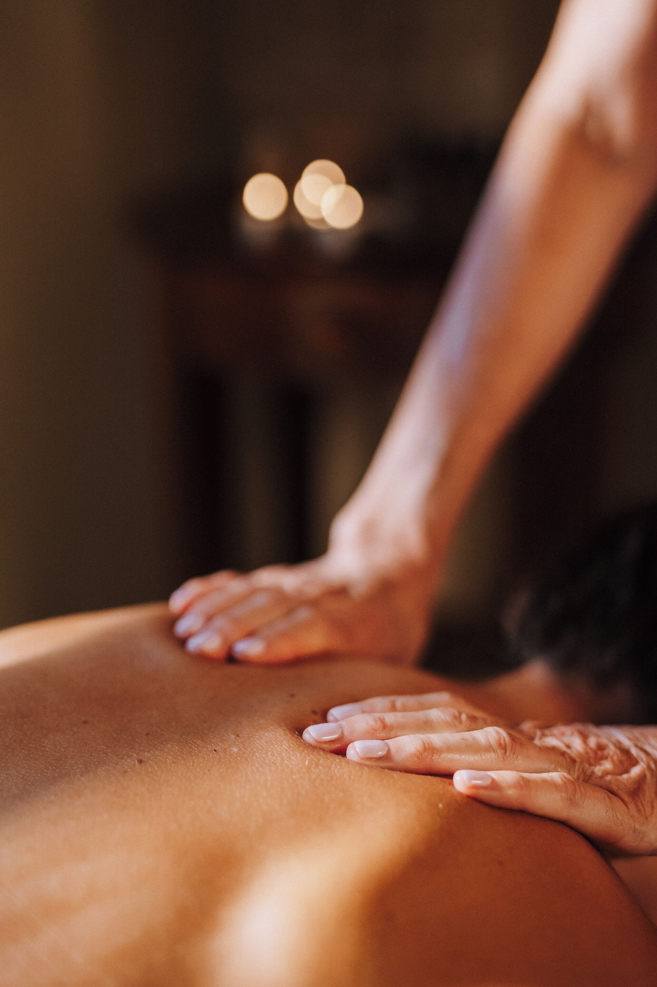 Aromatherapie, Warmsteinmassagen, Tiefengewebe-Massagen