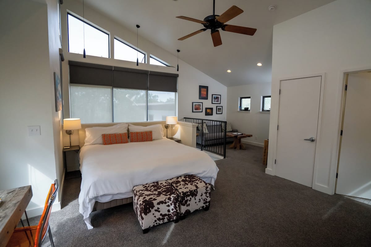 Red Oak | Premium bedding, free WiFi, bed sheets
