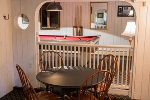 2 Restaurants, Frühstück, Abendessen, amerikanische Küche