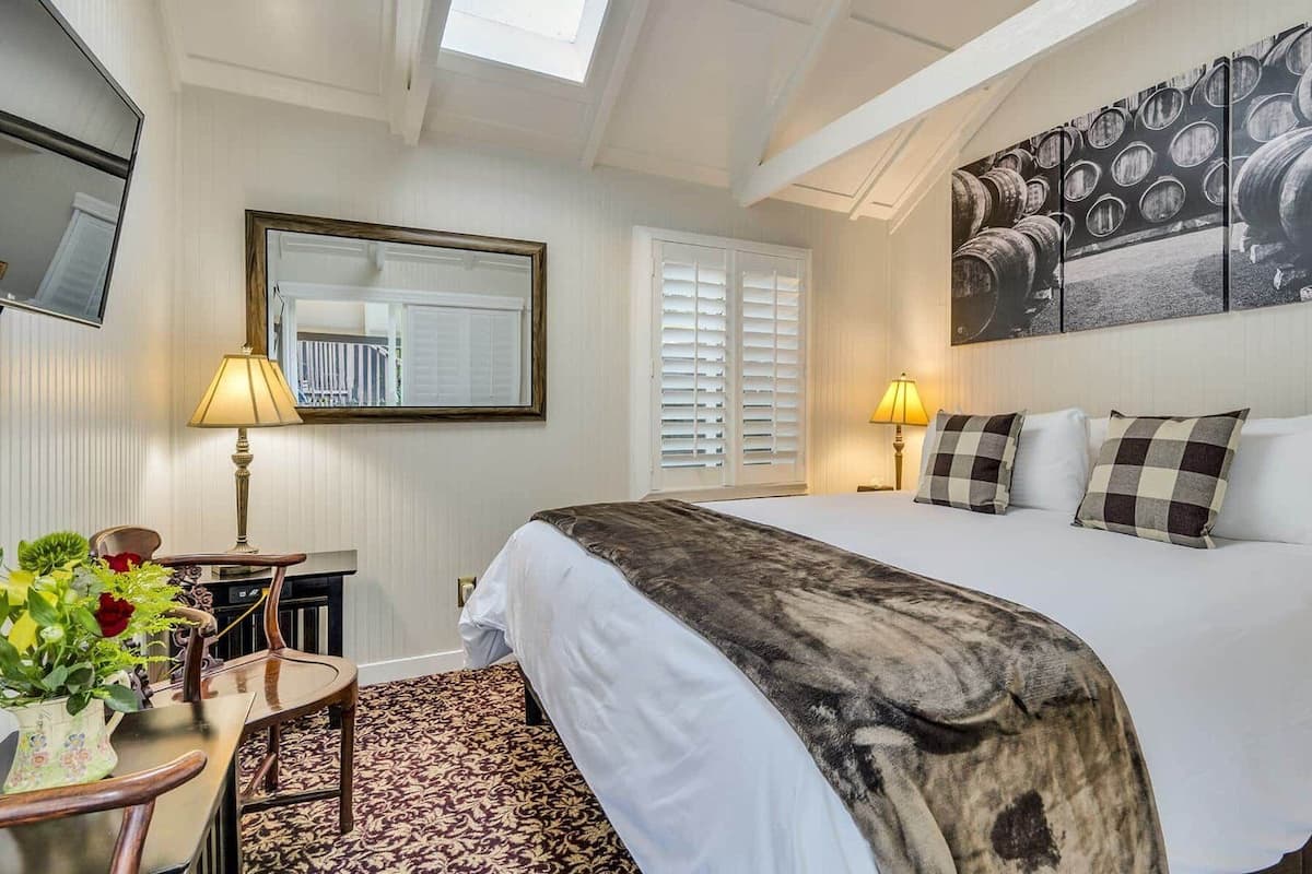 Comfort Cottage, 1 King Bed (Calistoga Garden) | Iron/ironing board, WiFi (free), individually decorated
