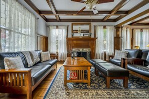 House, Multiple Bedrooms | Living area - Calistoga Wine Way Inn (Calistoga)