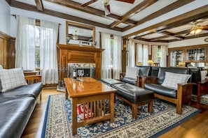 House, Multiple Bedrooms | Living area - Calistoga Wine Way Inn (Calistoga)