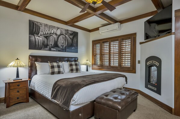 Suite, 1 King Bed (Silverado) | Individually decorated, individually furnished, iron/ironing board - Calistoga Wine Way Inn (Calistoga)