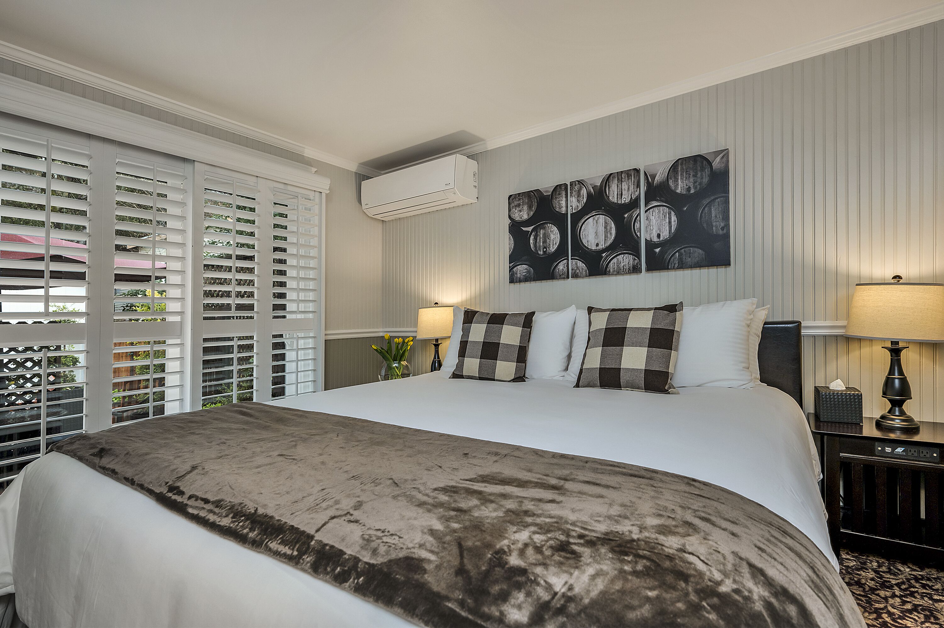 Comfort Room, 1 King Bed (Oakville Garden)