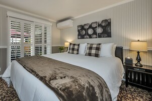 舒适客房, 1 张特大床 (Oakville Garden) | 露台
