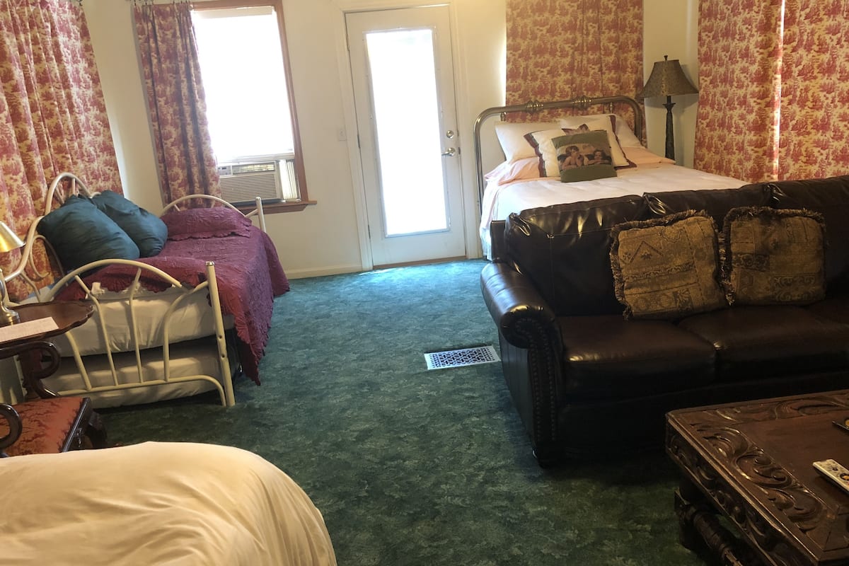 Admiral's Suite | Extra beds