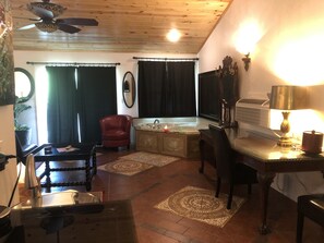 Carriage House West | Private spa tub - Echo Canyon Spa Resort (Adults Only) (Sulphur)