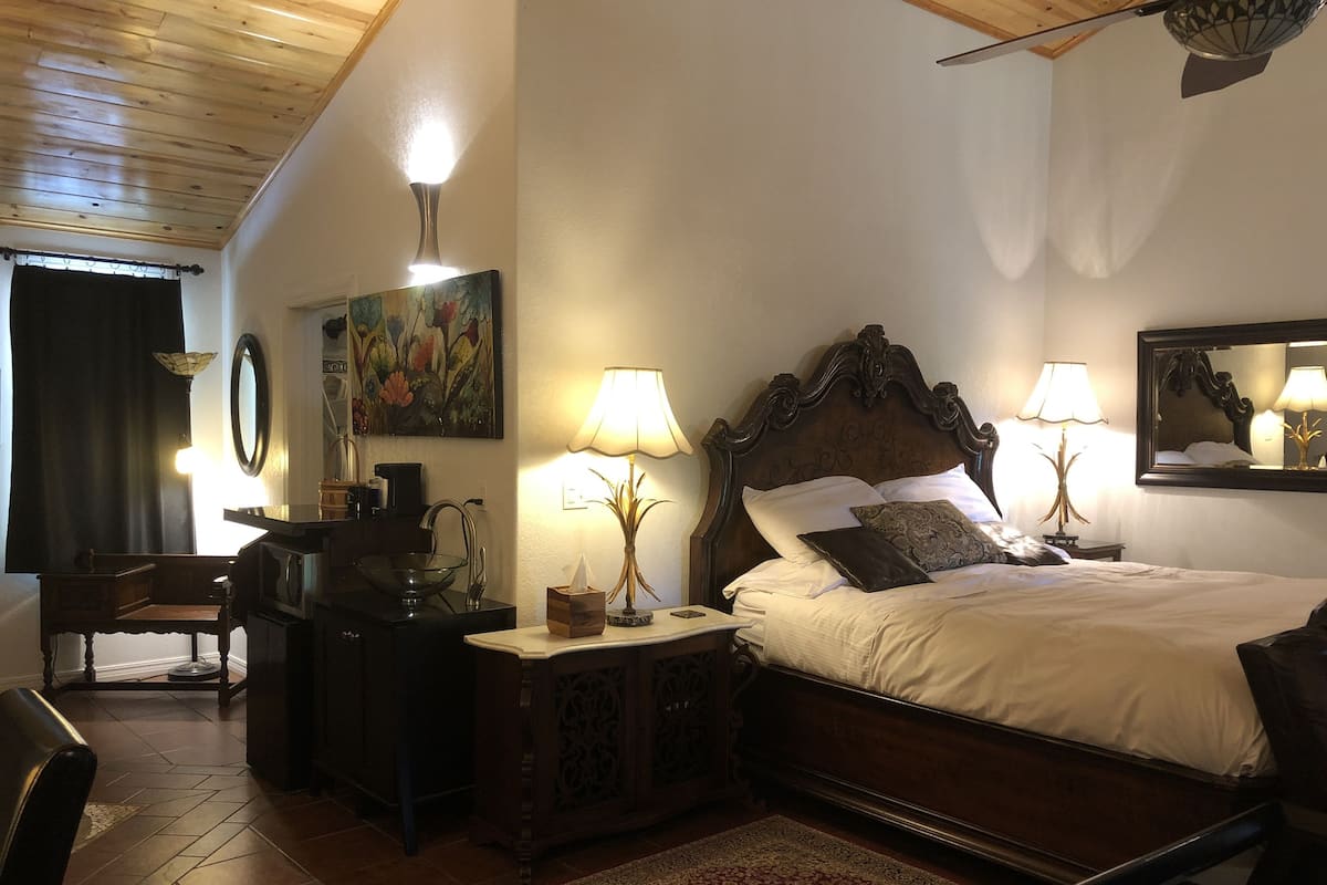 Carriage House West | Living area | Flat-screen TV, DVD player