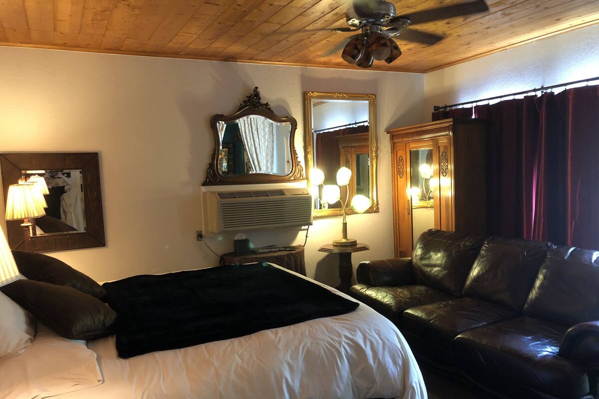 Hidden Creek Cottage #14 | Living area | Flat-screen TV, DVD player