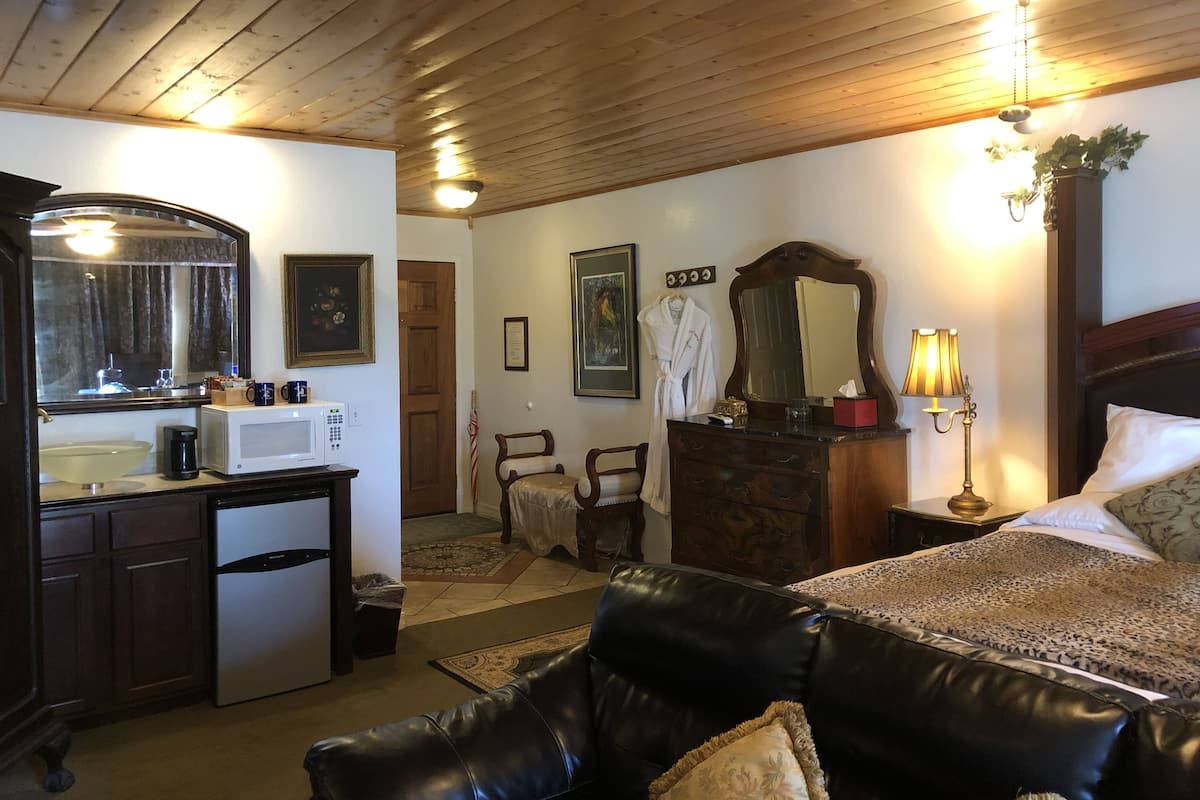 William's Wonderland | Living area | Flat-screen TV, DVD player