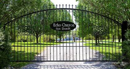 Echo Canyon Spa Resort (Adults Only)