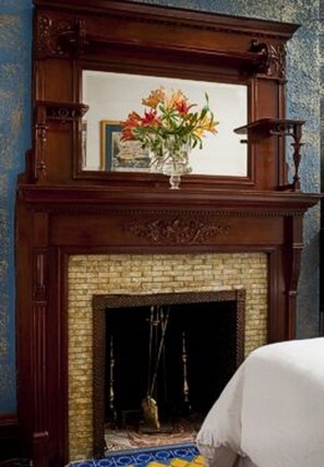 Hypo-allergenic bedding, individually decorated, individually furnished - American Guest House (Washington)