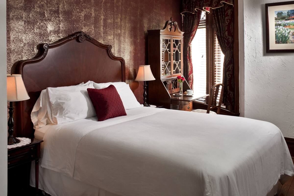 Hypo-allergenic bedding available, desk, laptop workspace