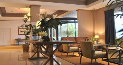 Hotel Santiago de LeĂłn