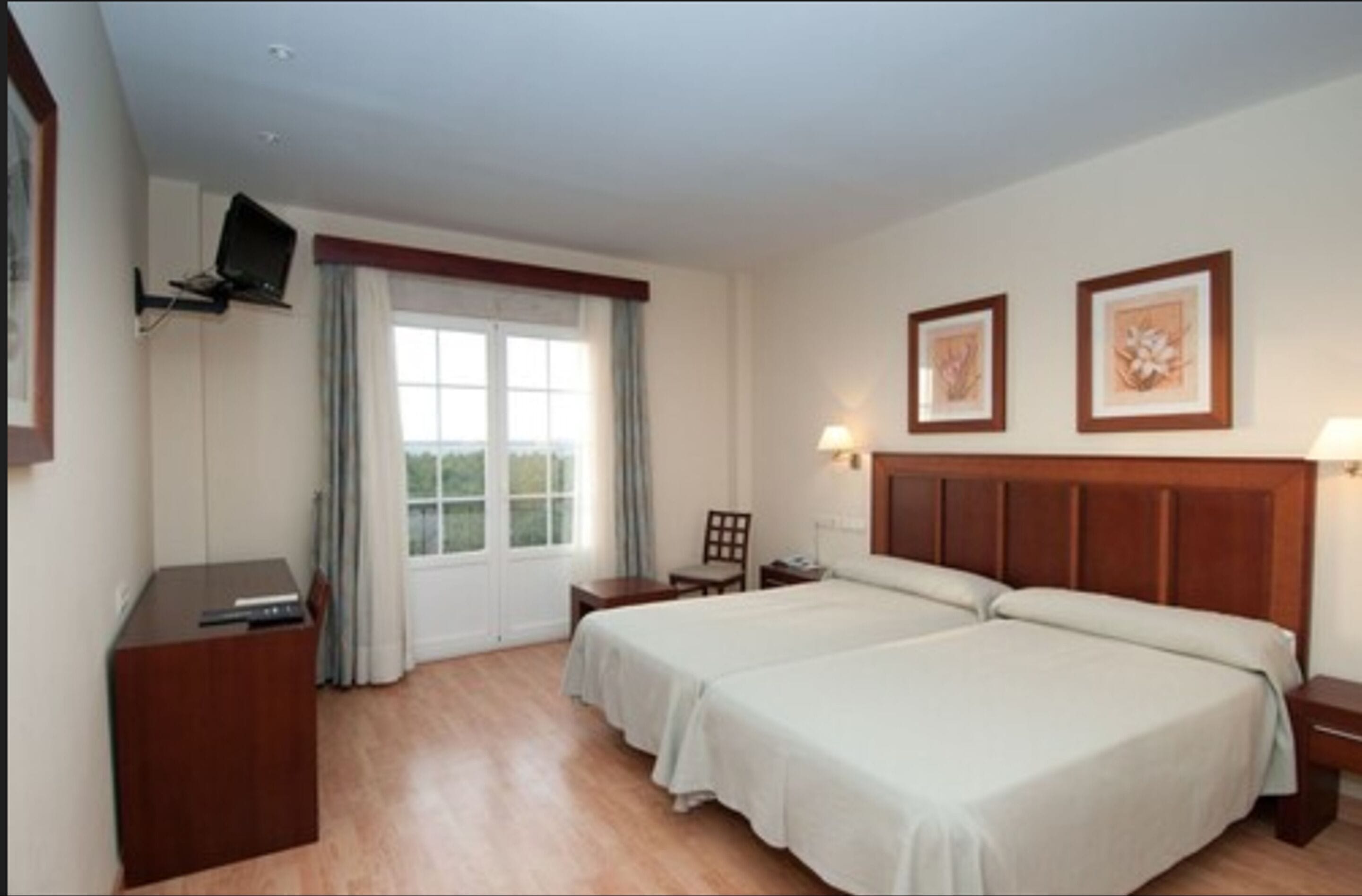 minibar, in-room safe, desk, iron/ironing board