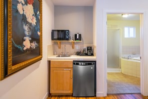 Quarto com design assinado, 1 cama King, lareira | Cozinha americana privada | Geladeira, micro-ondas, cafeteira/chaleira