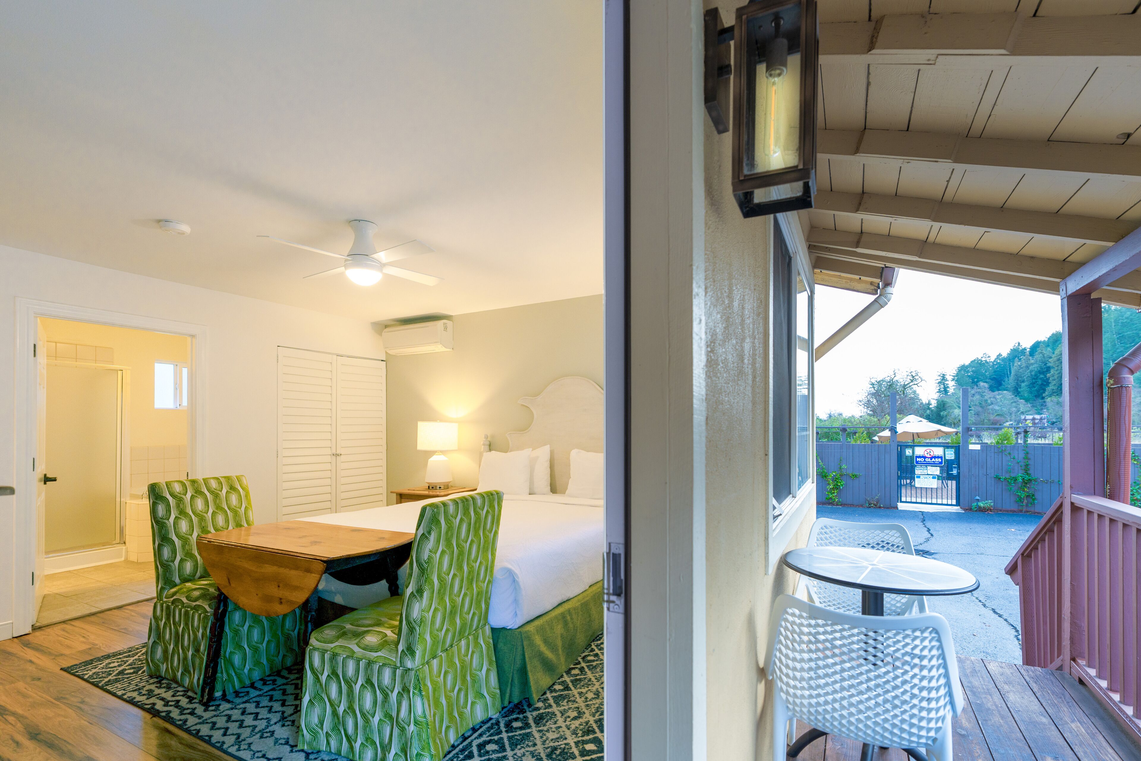 signature room, 1 king bed, fireplace | terrace/patio