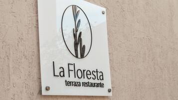 Daily full breakfast (MXN 110 per person)