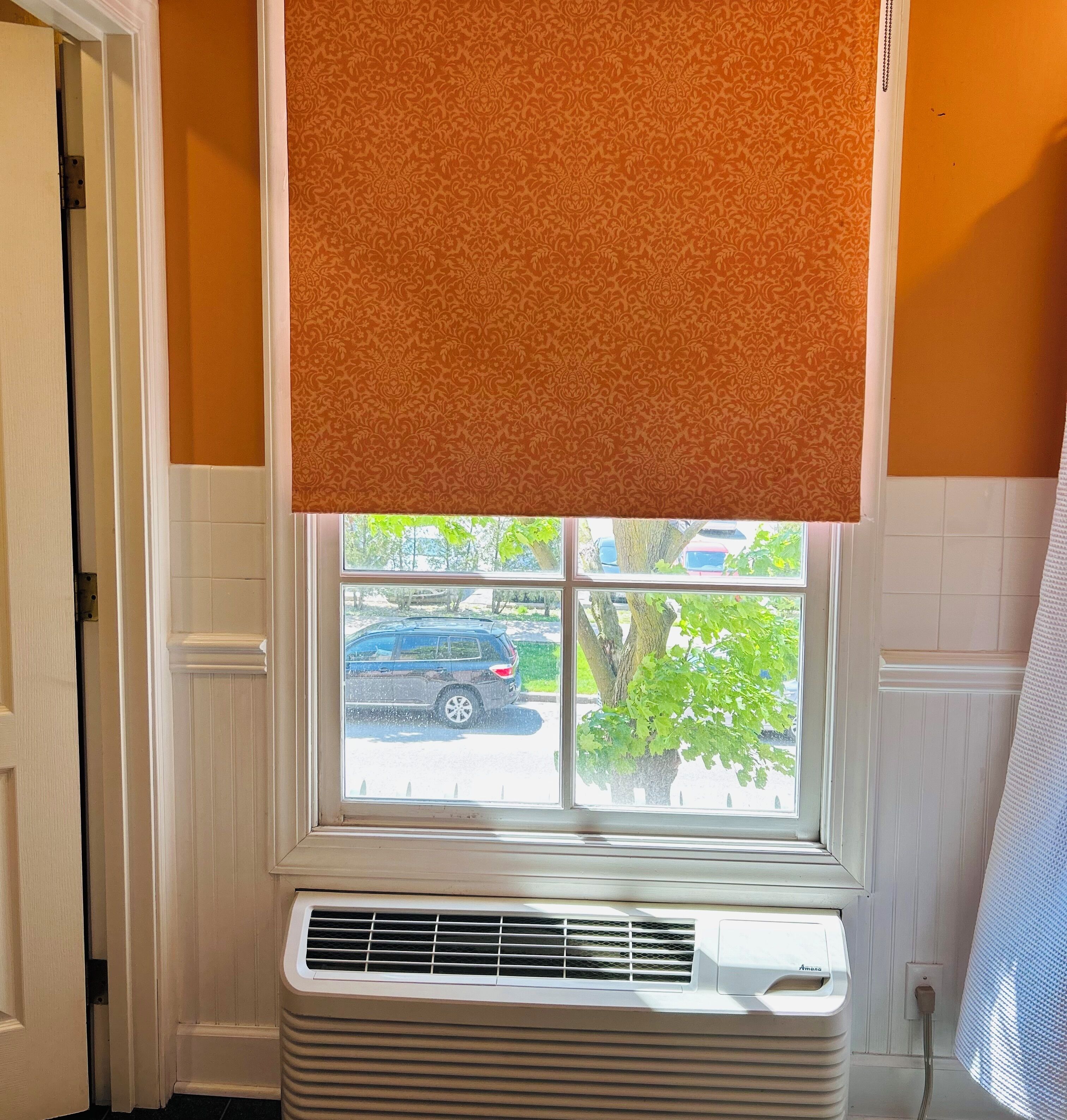 separate bathtub and shower, jetted bath, free toiletries, hair dryer