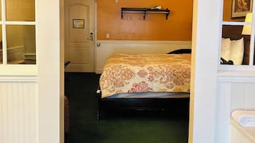 高档床上用品、熨斗/熨衣板、免费 WiFi、床单