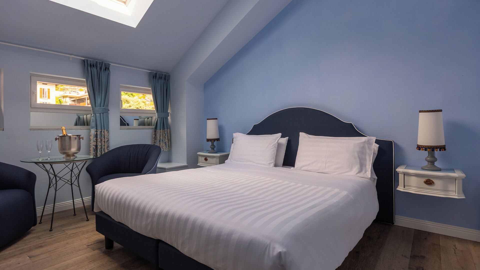 Classic Room | Down comforters, minibar, in-room safe, desk