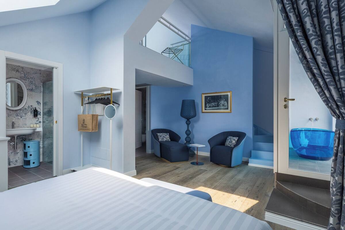 Deluxe Studio Suite | Down comforters, minibar, in-room safe, desk