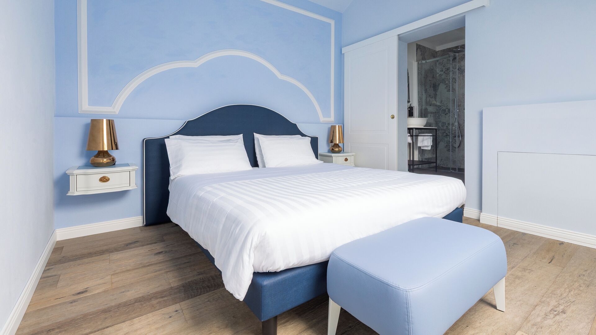 Premier Studio Suite | Down comforters, minibar, in-room safe, desk