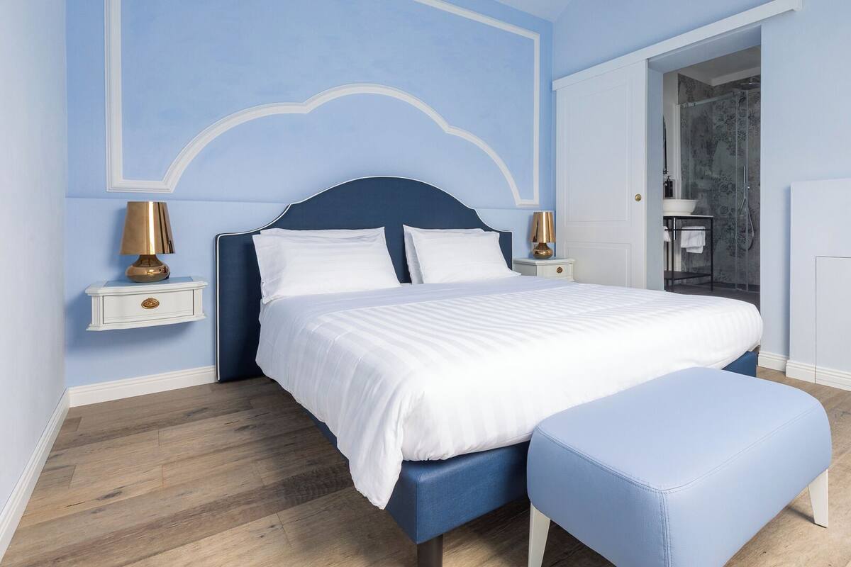 Premier Studio Suite | Down comforters, minibar, in-room safe, desk