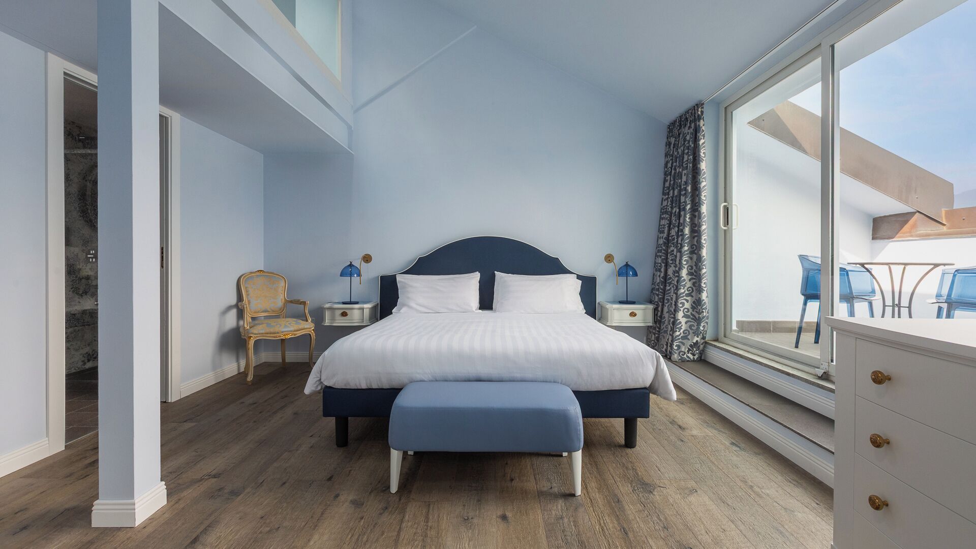 Premium Studio Suite | Down comforters, minibar, in-room safe, desk