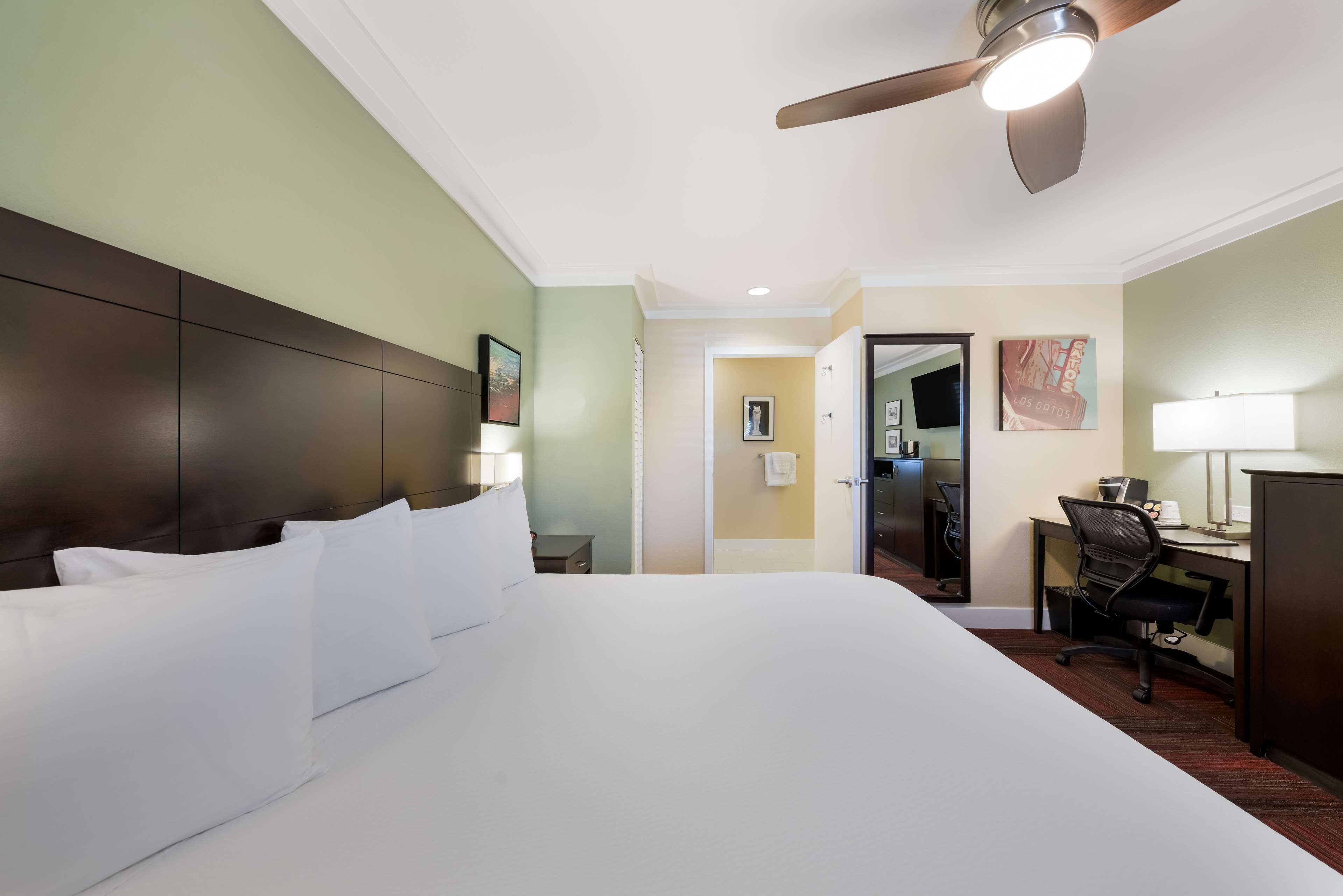 premium bedding, pillow-top beds, in-room safe, desk