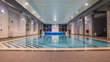 Indoor pool, pool loungers