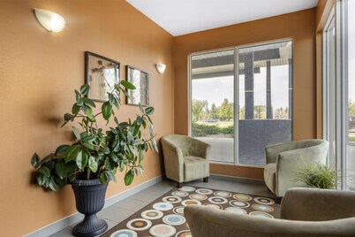 SureStay Plus Hotel by Best Western Lethbridge