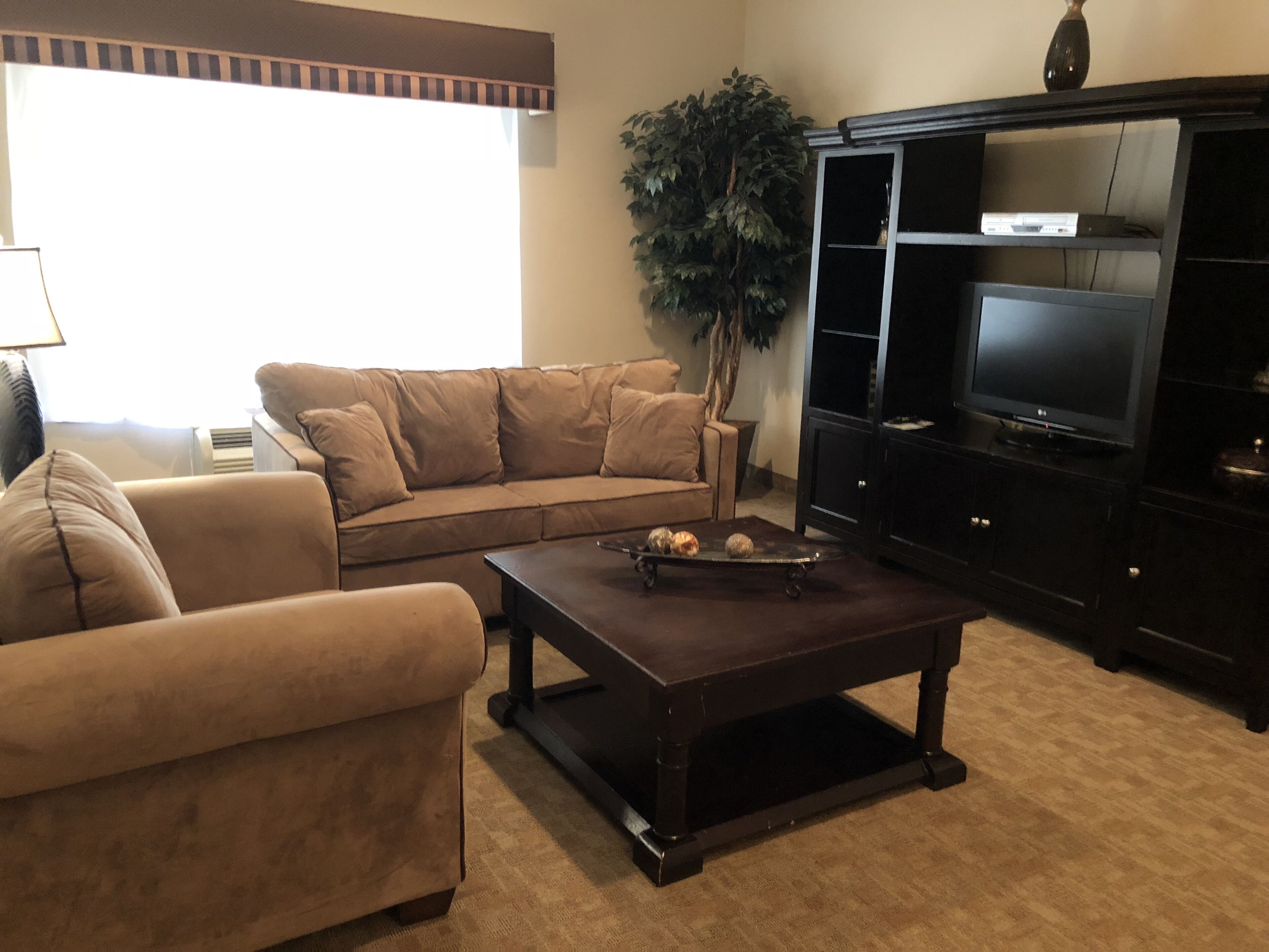 Presidential Suite, 1 King Bed with Sleeper Sofa | 客房內保險箱、書桌、筆電工作空間、遮光布/窗簾