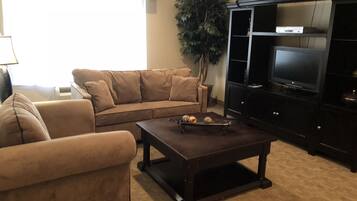 Presidential Suite, 1 King Bed with Sleeper Sofa | Cofres nos quartos, escrivaninha, espaço de trabalho para notebook