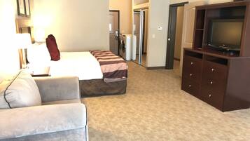Presidential Suite, 1 King Bed with Sleeper Sofa | Brankas, meja kerja, ruang kerja ramah laptop, dan tirai kedap cahaya