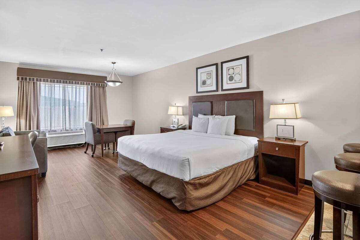 In-room safe, desk, laptop workspace, blackout curtains