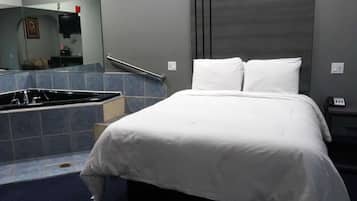 Suite, 1 Queen Bed, Non Smoking (Jacuzzi)