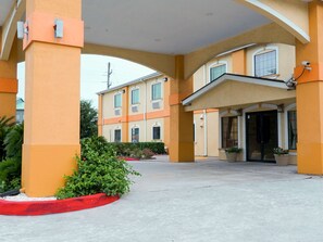 Exterior - Americas Best Value Inn & Suites Bush Intl Airport (Humble)
