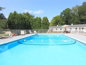 Outdoor pool - Americas Best Value Inn Jamestown West Ellicott (Jamestown)