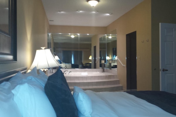 Bureau, rideaux occultants, fer et planche Ă repasser, Wi-Fi gratuit