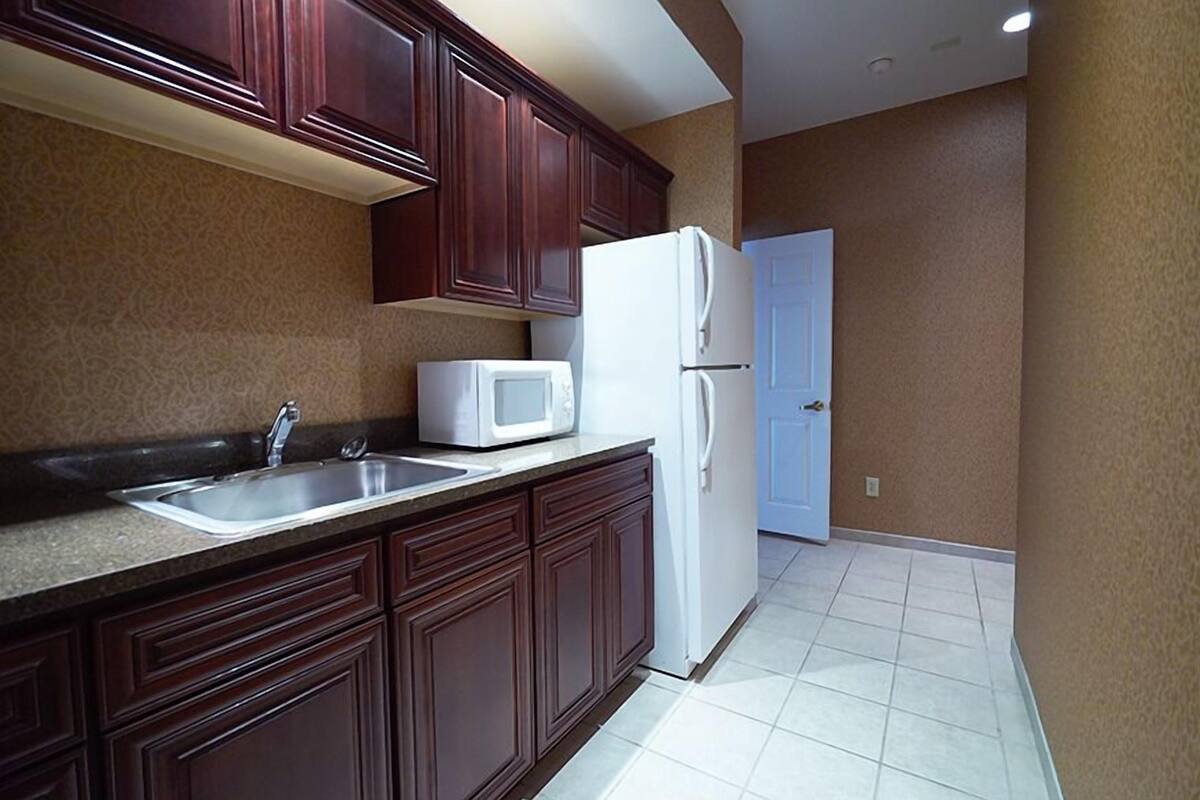 mini-fridge, coffee/tea maker